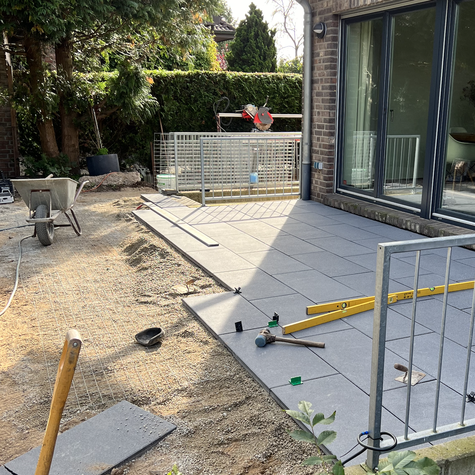 Terrassen im Garten in Duisburg von der Peter Rockmann GmbH